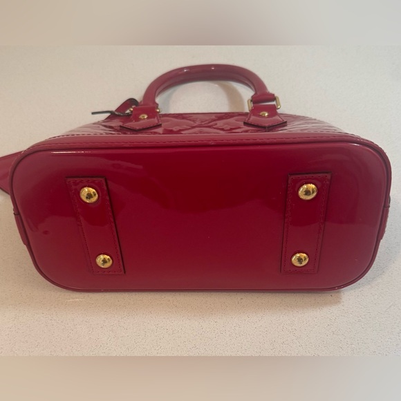 Louis Vuitton "Alma" Monogram pat-tent Leather Medium Size Bag in Red. Looks new - Picture 12 of 16